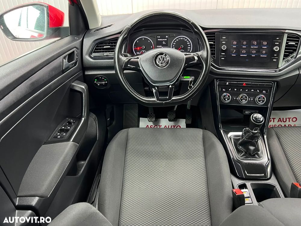 Volkswagen T-Roc - 17