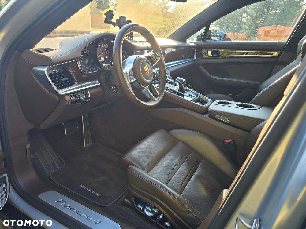 Porsche Panamera 4 - 11