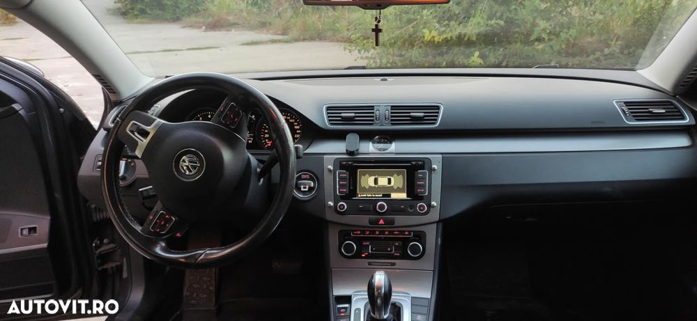 Volkswagen Passat 2011 photo 4