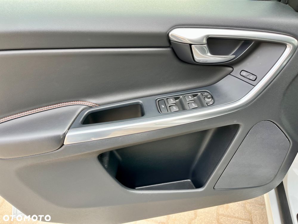 Volvo XC 60 D4 Drive-E Ocean Race - 18