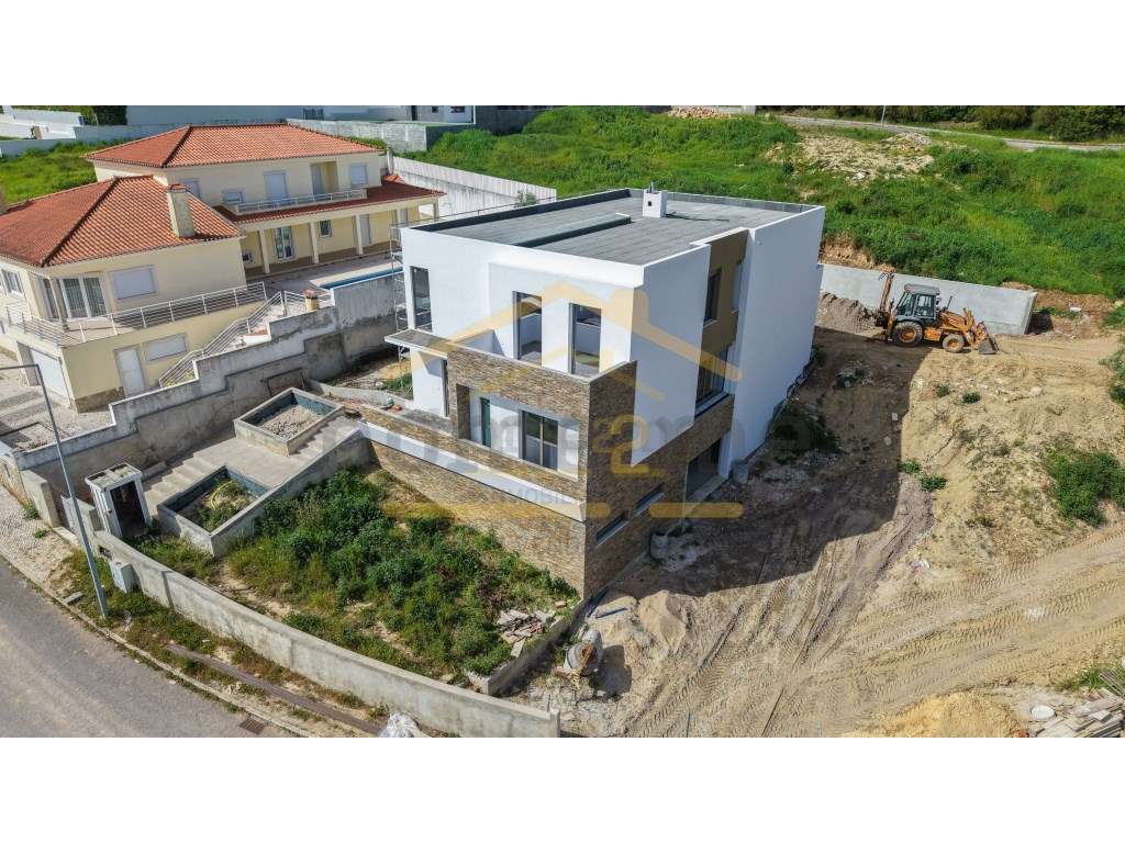 Magnífica Moradia Nova 560 m2- Vila Franca de Xira - Grande imagem: 3/31