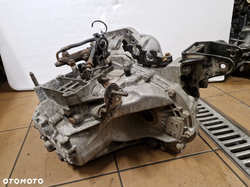 HYUNDAI TUCSON I 1 SPORTAGE II 2.0 B SKRZYNIA BIEGÓW MANUAL 5B L6J - 6