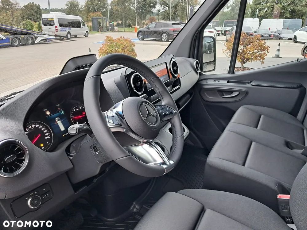 Mercedes-Benz Sprinter - 14