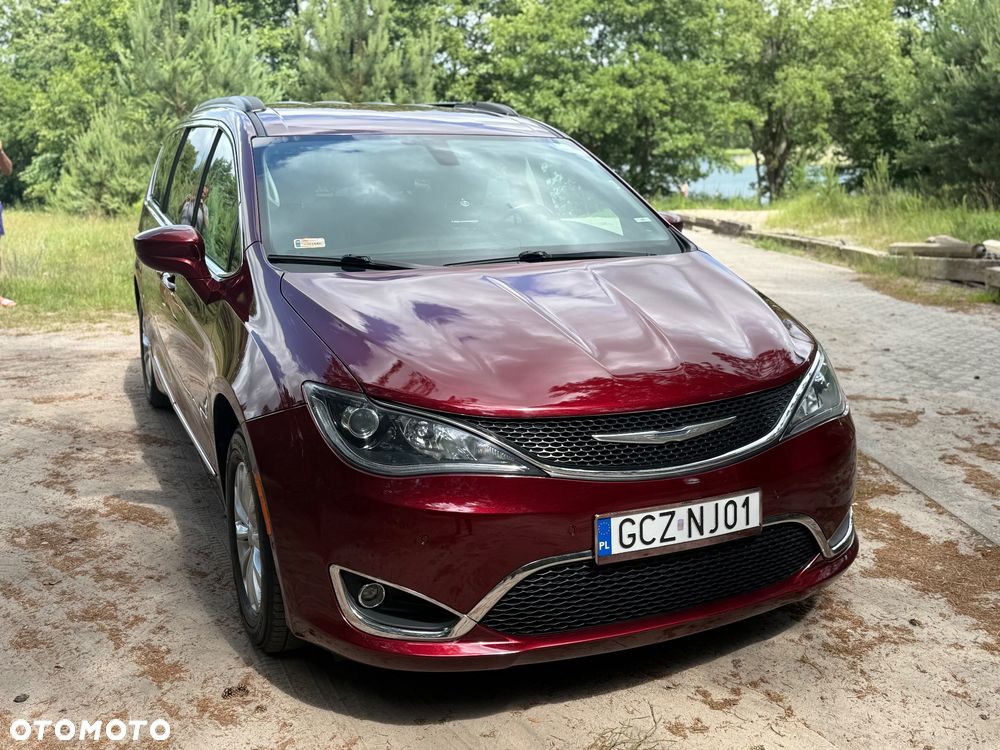 Chrysler Pacifica - 2