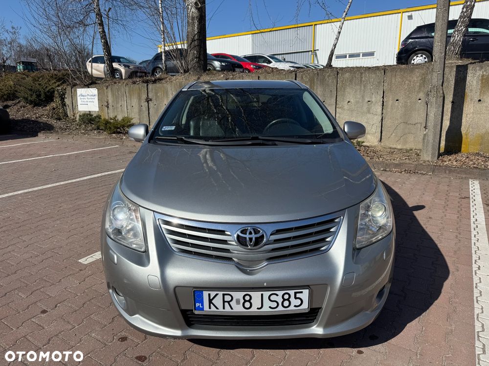 Toyota Avensis 2.0 D-4D Sol - 2