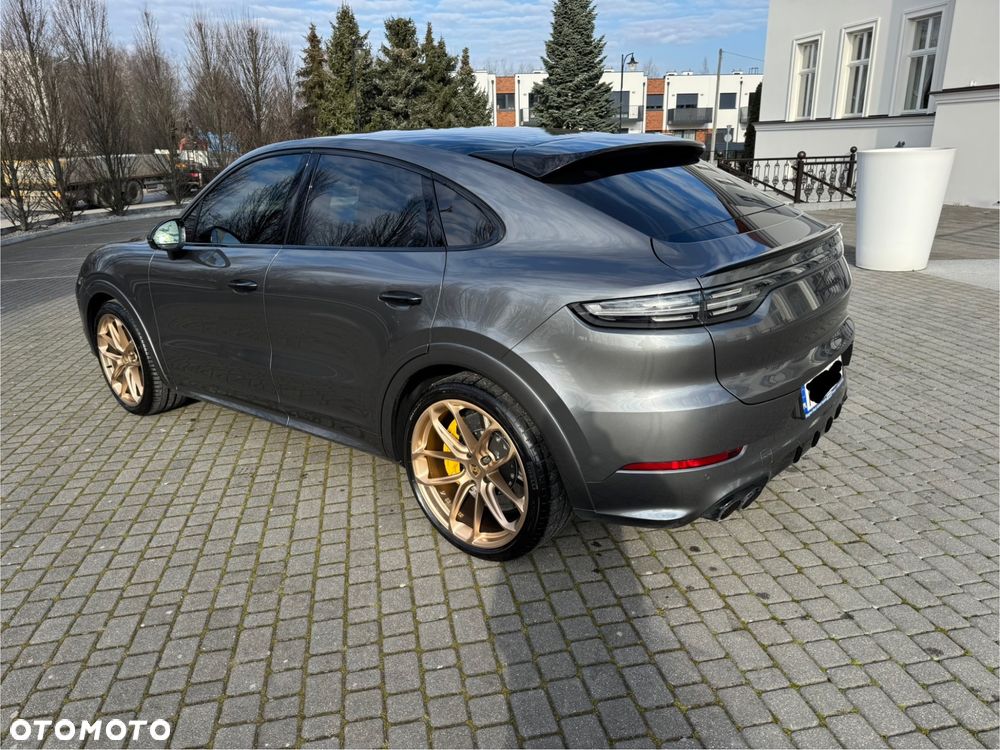 Porsche Cayenne Coupe GTS - 3