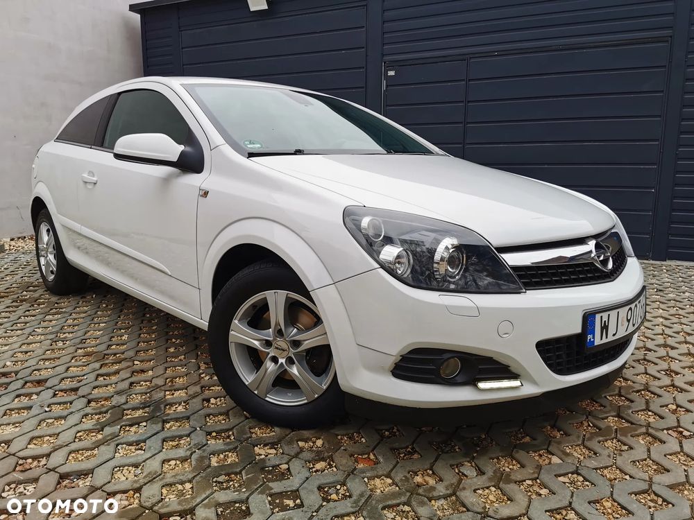 Opel Astra 1.6 Black&White - 28