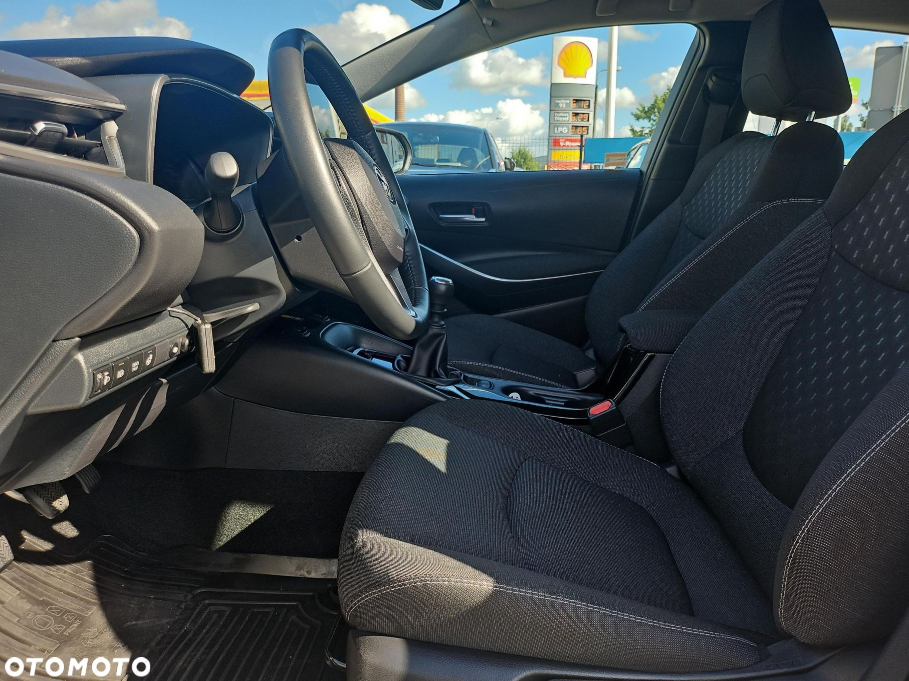 Toyota Corolla - 12