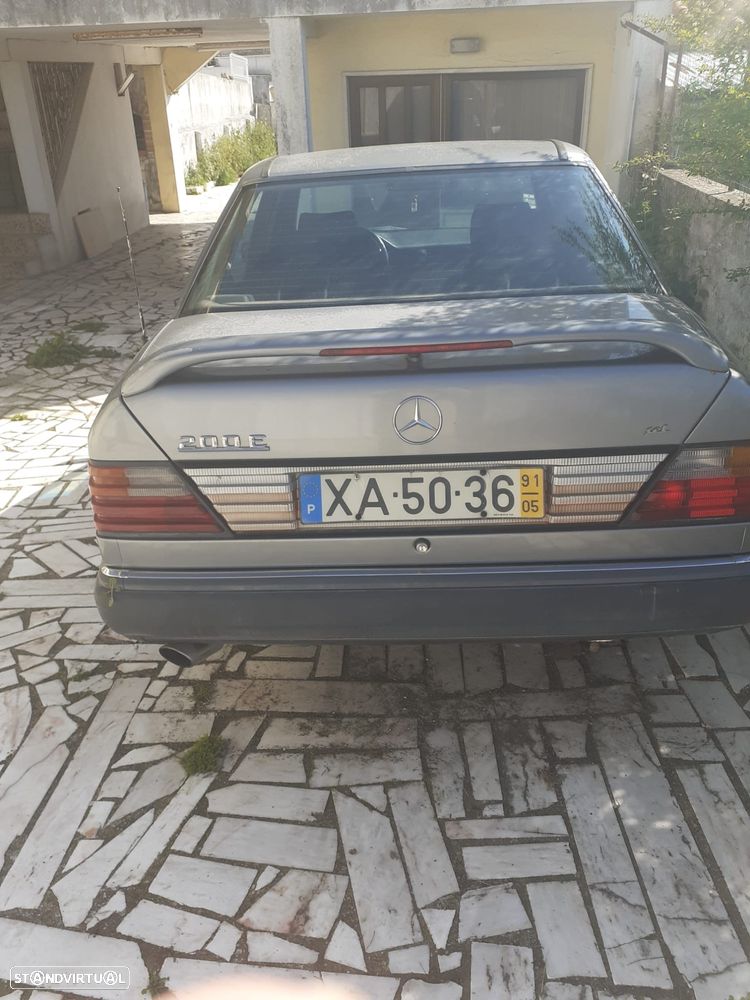 Mercedes-Benz E 200 - 4