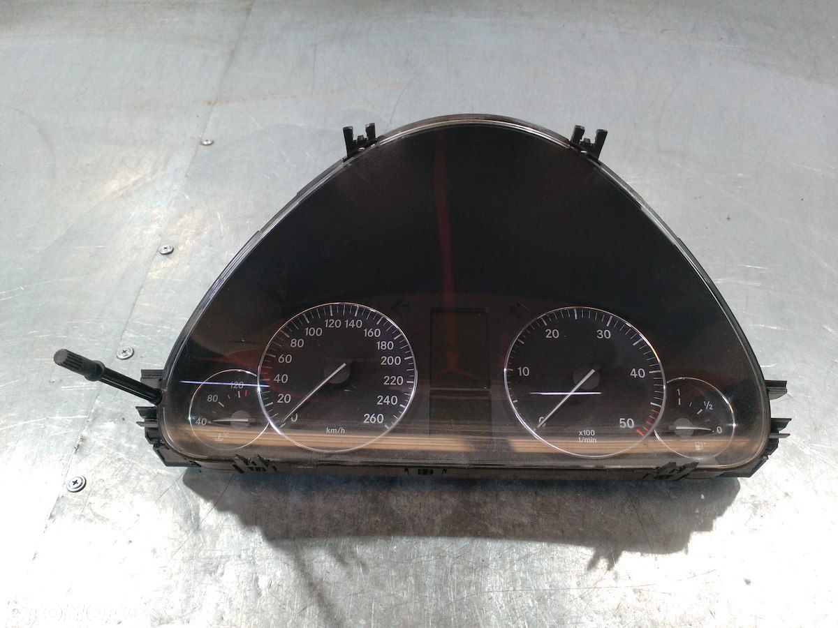 LICZNIK MERCEDES-BENZ W203 A20354095    110.080.307/004 - 1