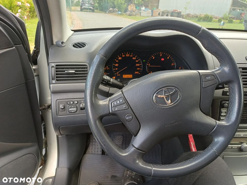 Toyota Avensis - 6