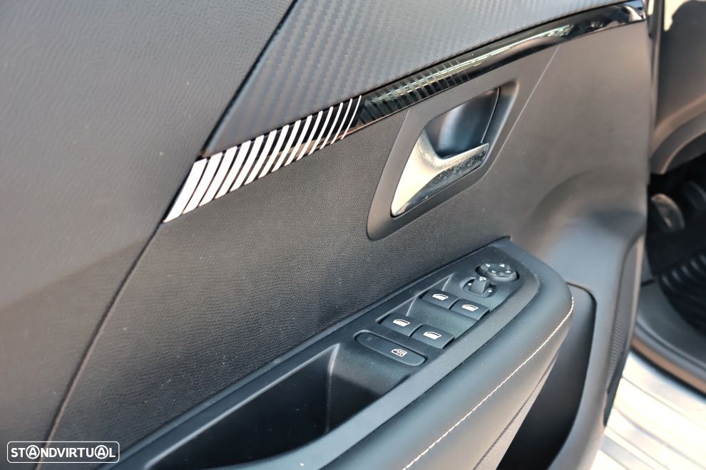 Peugeot 208 1.2 PureTech Allure - 15