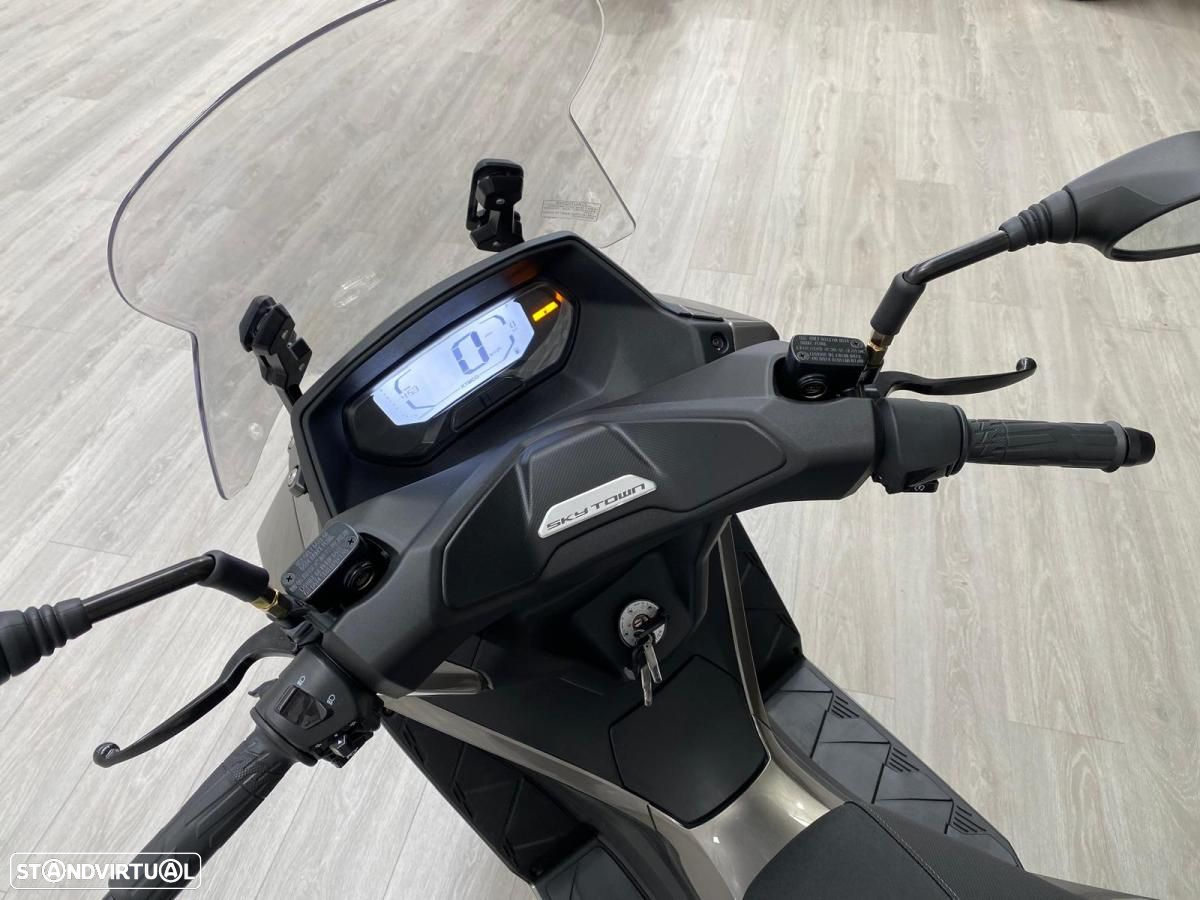 Kymco Skytown - 4