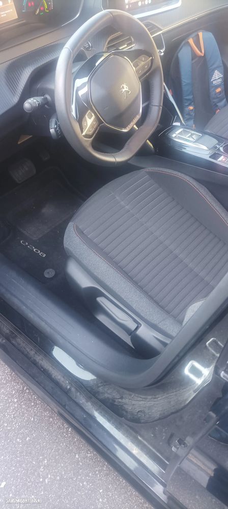Peugeot 208 - 10