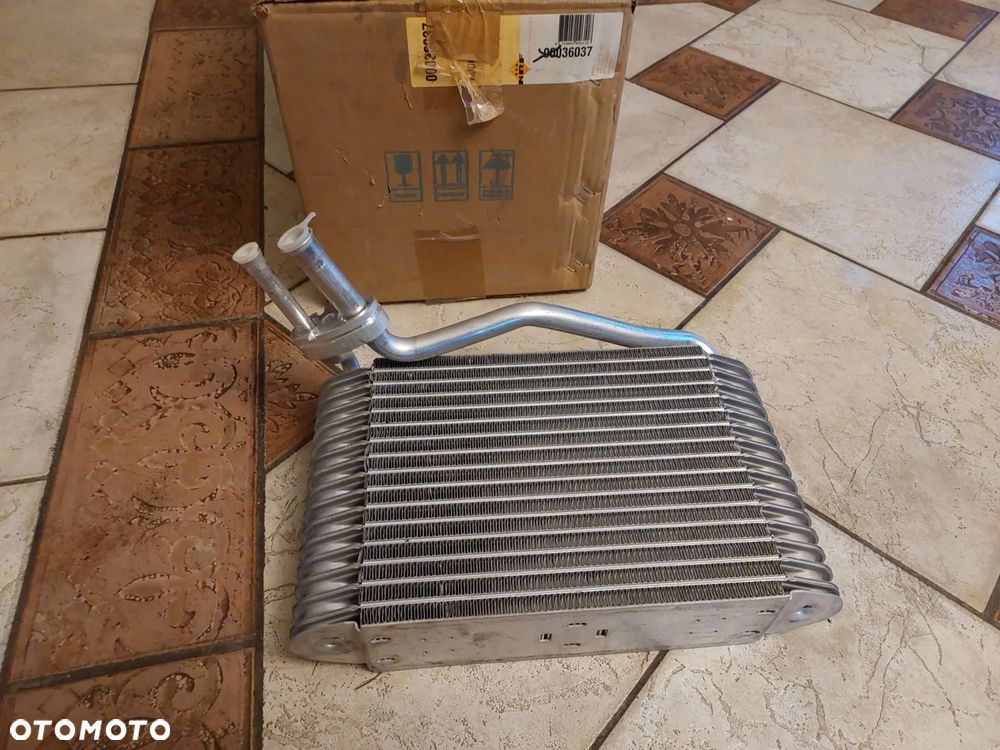 Parownik klimatyzacji  AUDI A4 B5 1.6-2.8 11.94-09.01 8D1820103A,8D1820103E,8D1820103F - 2