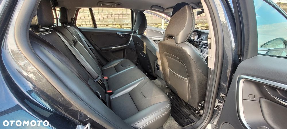 Volvo V60 Cross Country - 14