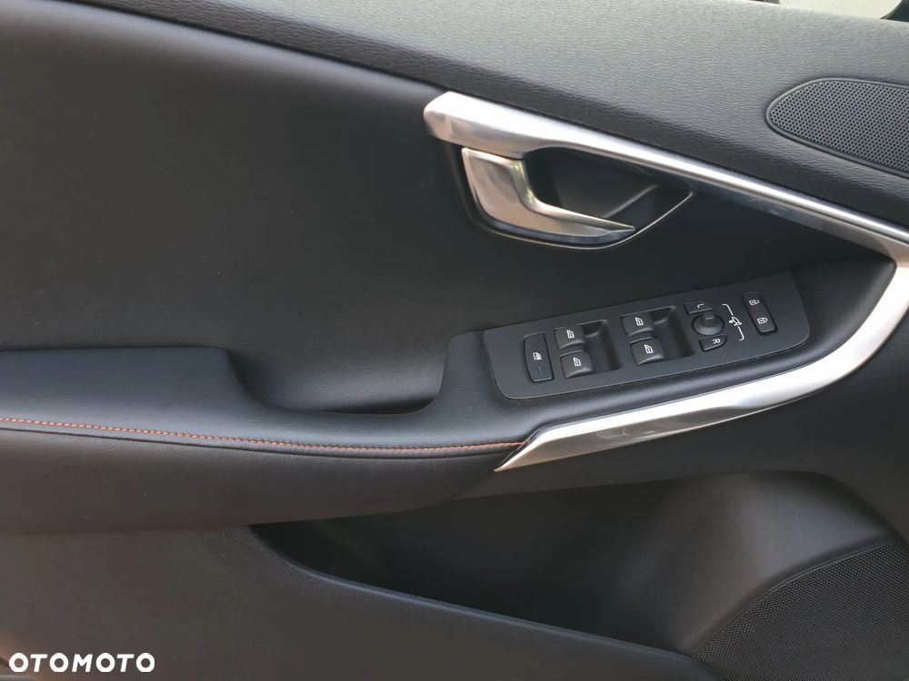 Volvo V40 D2 R Design - 21
