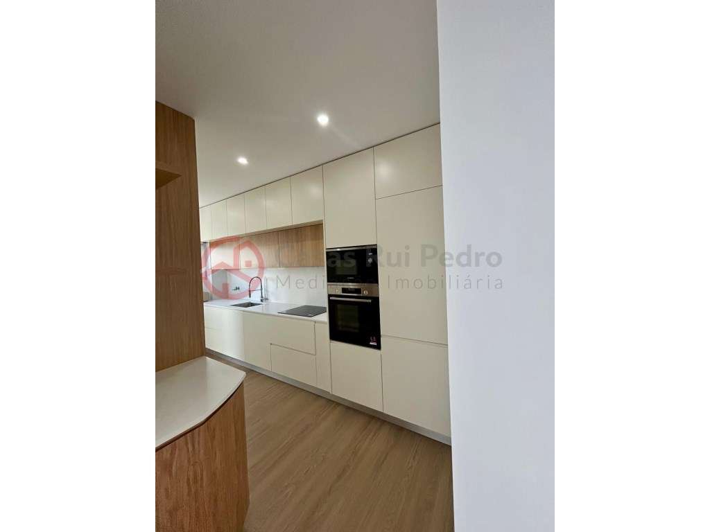 Apartamento T4 transformado em T3, áreas fantásticas, acabamentos s... - Grande imagem: 4/45