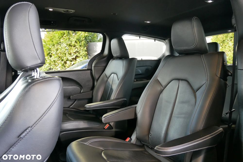 Chrysler Pacifica - 10
