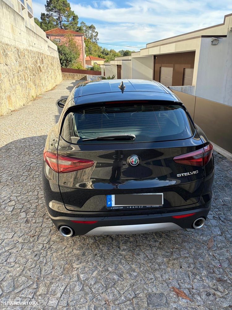 Alfa Romeo Stelvio 2018 photo 2
