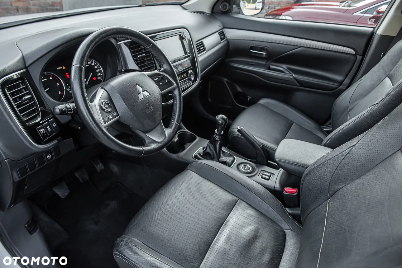 Mitsubishi Outlander - 15