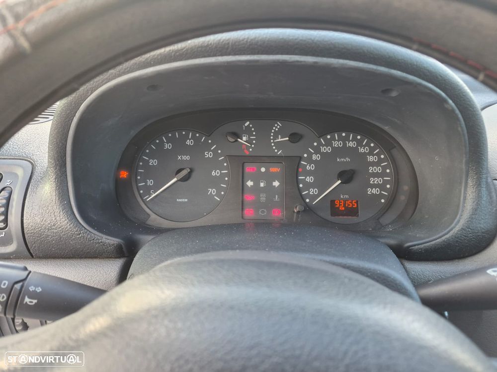 Renault Clio 1.2 RXE - 11