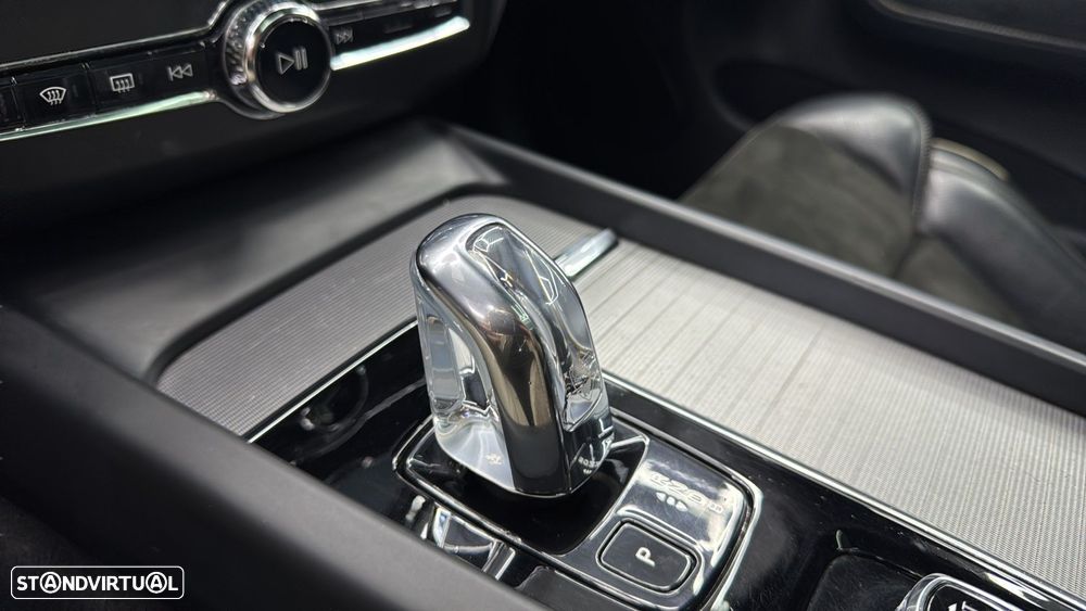 Volvo XC 60 2.0 T8 PHEV R-Design AWD - 13