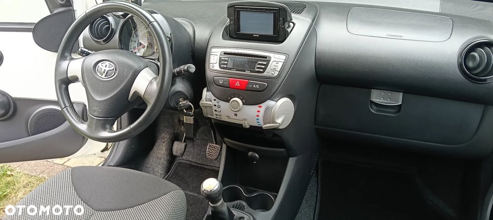 Toyota Aygo x-cite - 25