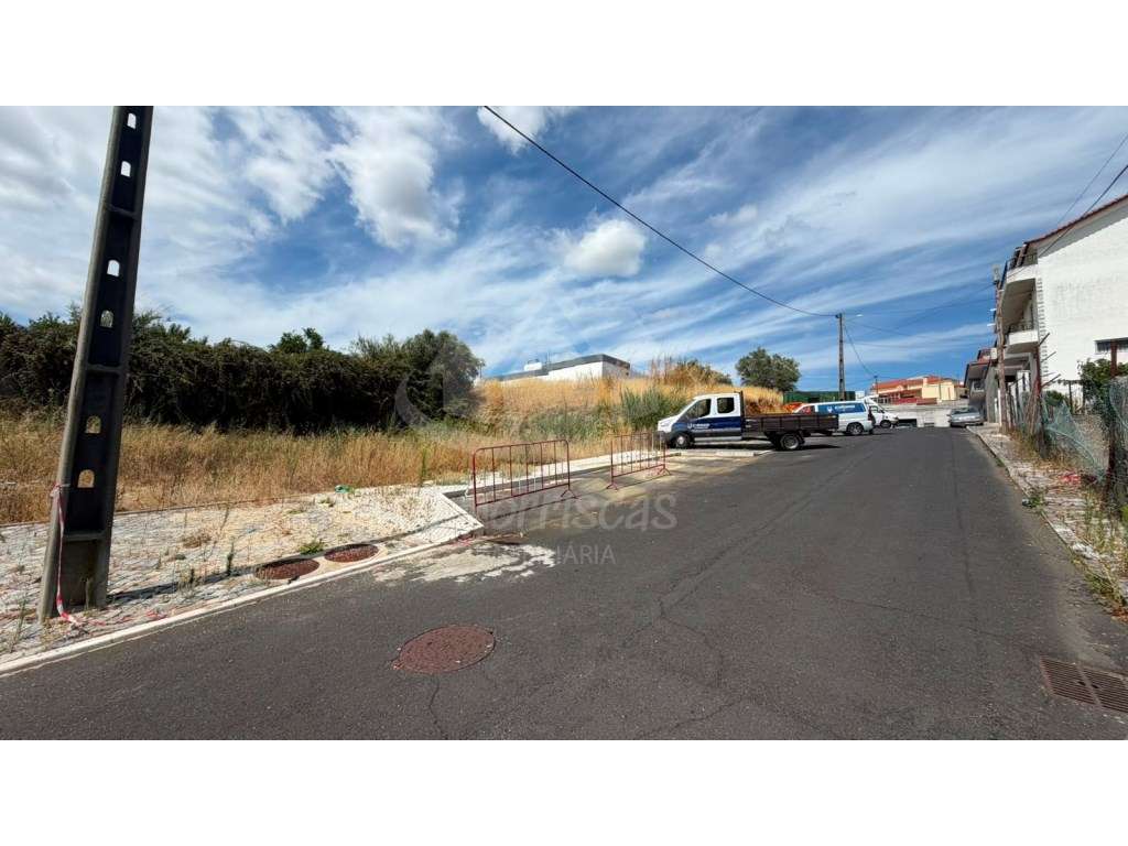 Terreno com 350 m² no Bairro da Bela Vista em Frielas - Grande imagem: 3/9