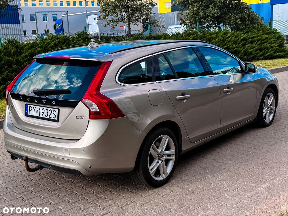 Volvo V60 D3 Momentum - 16