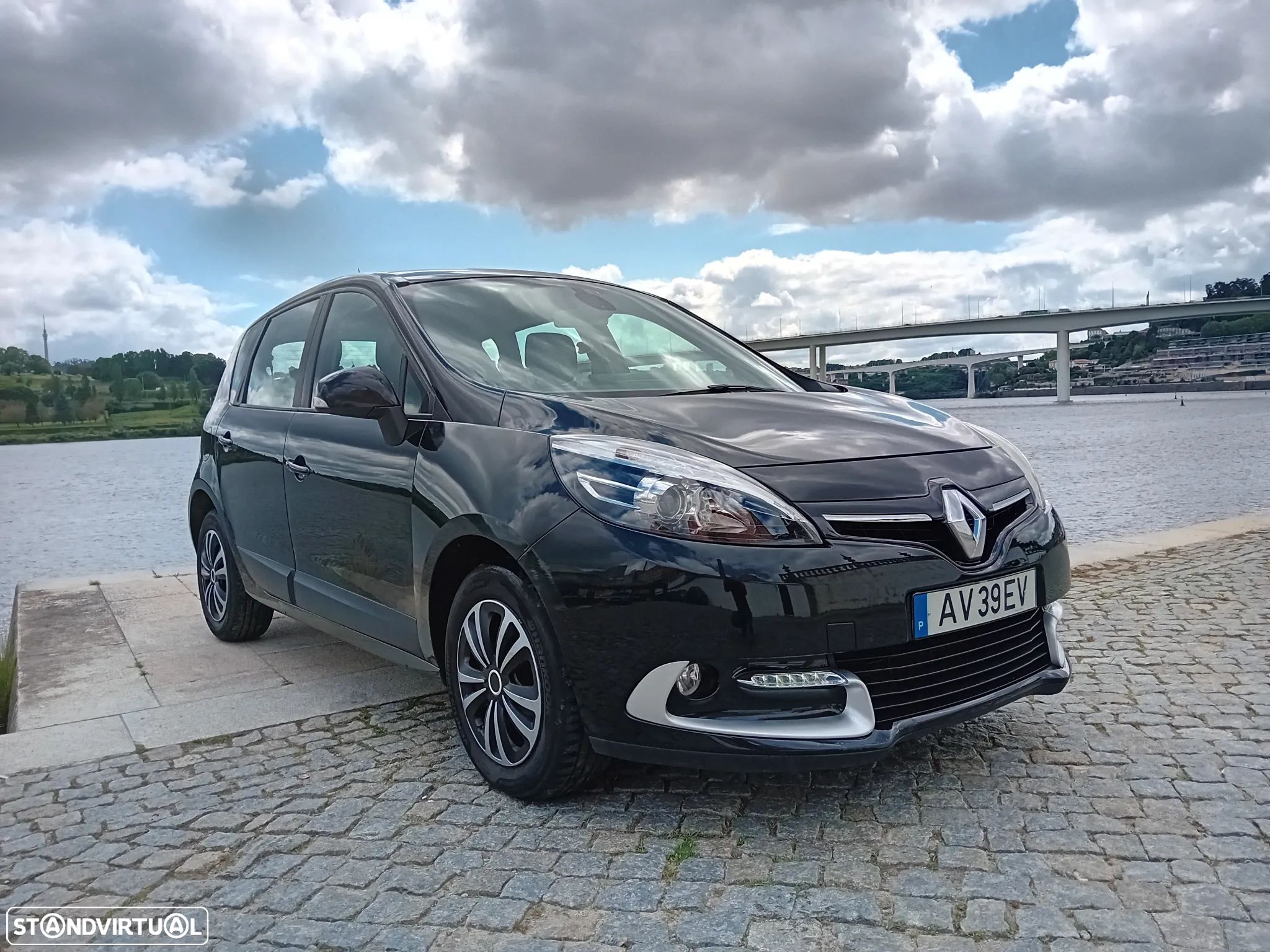 Renault Scénic 1.5 dCi Dynamique S - 1