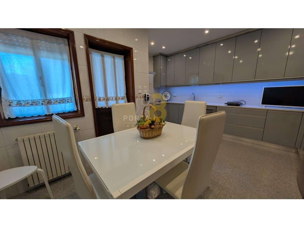 Moradia V3 de Quatro Frentes com Piscina - Lavra, a poucos minutos ... - Grande imagem: 3/30