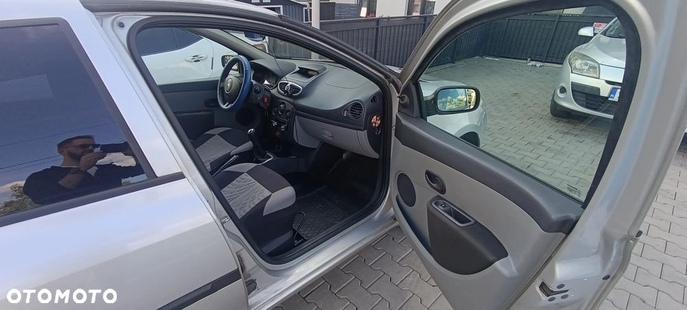 Renault Clio 1.2 16V Authentique - 7