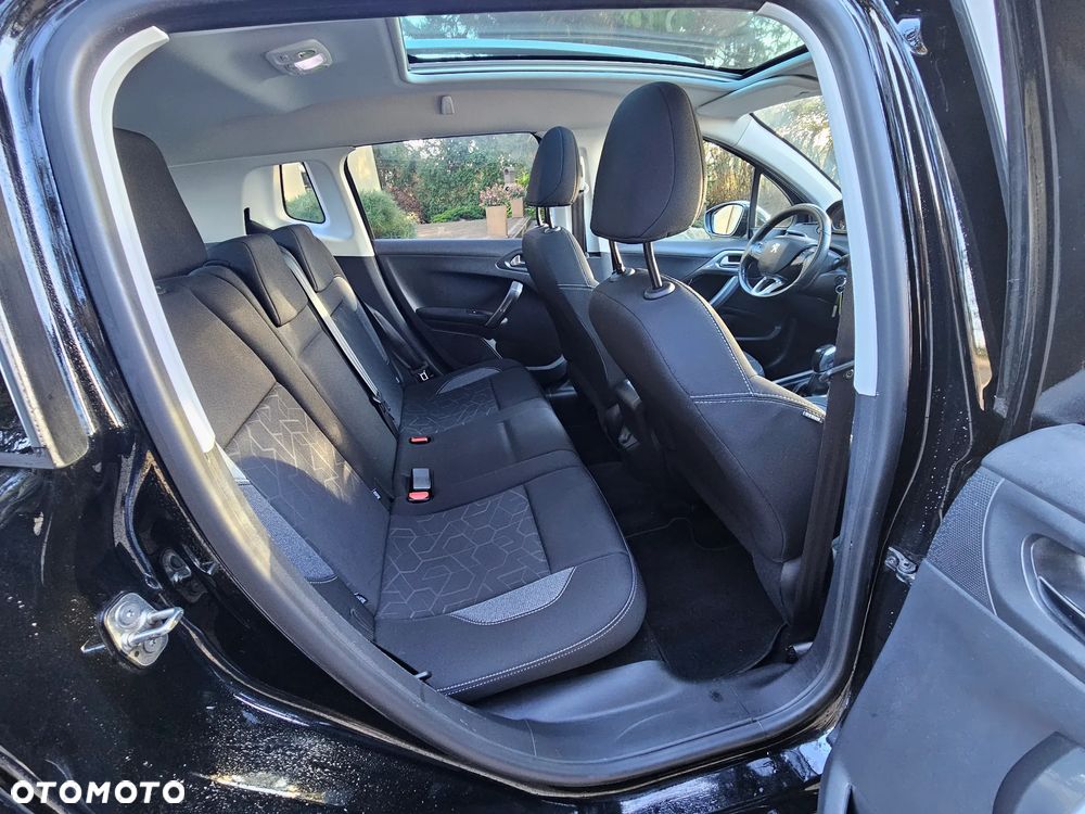 Peugeot 2008 1.6 BlueHDi Style - 23