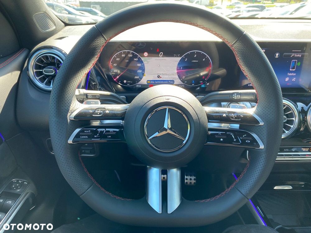 Mercedes-Benz GLB - 12