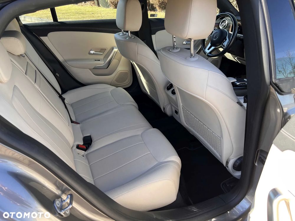 Mercedes-Benz CLA 200 Progressive 7G-DCT - 9