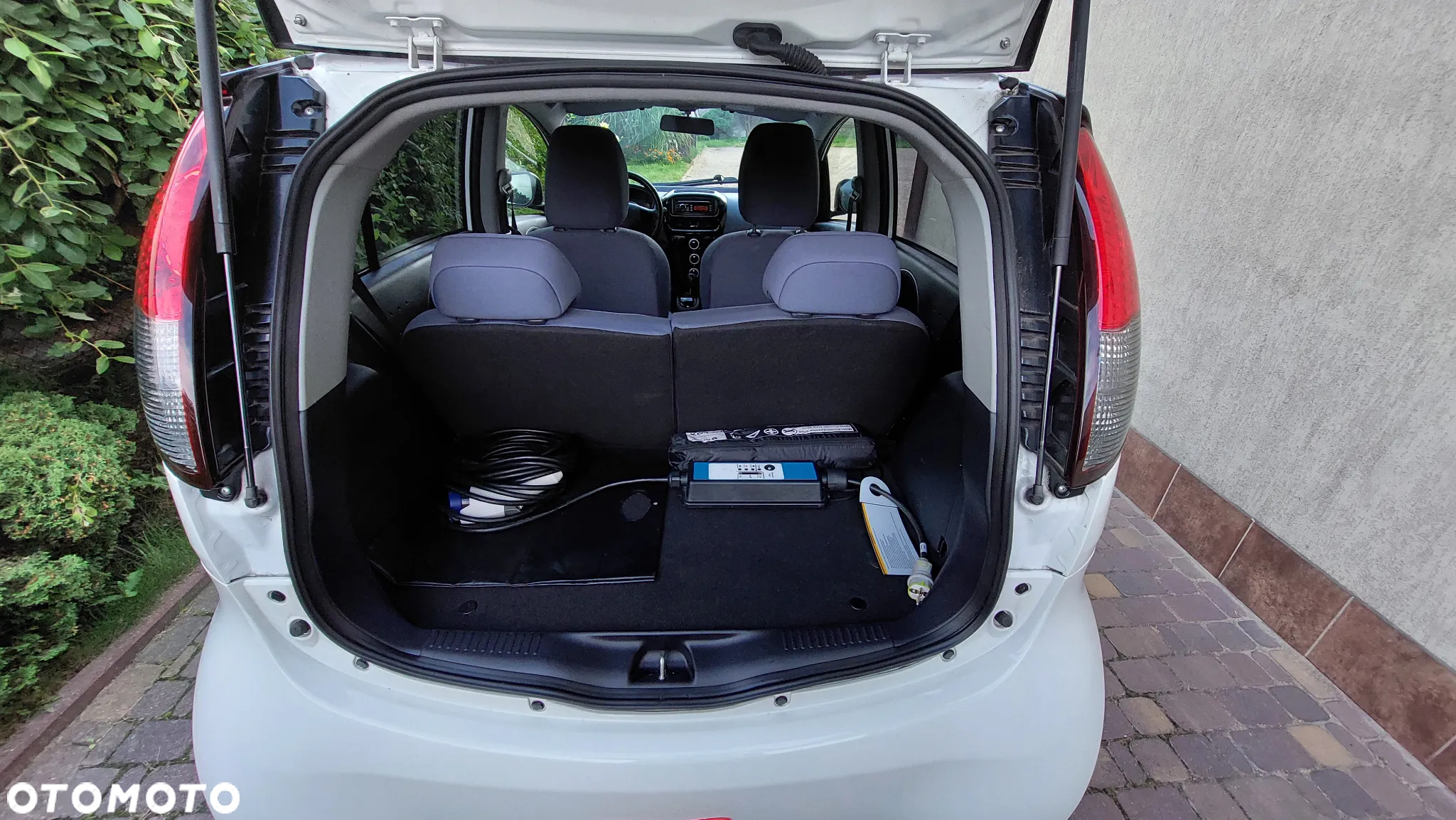 Peugeot iOn Active - 13