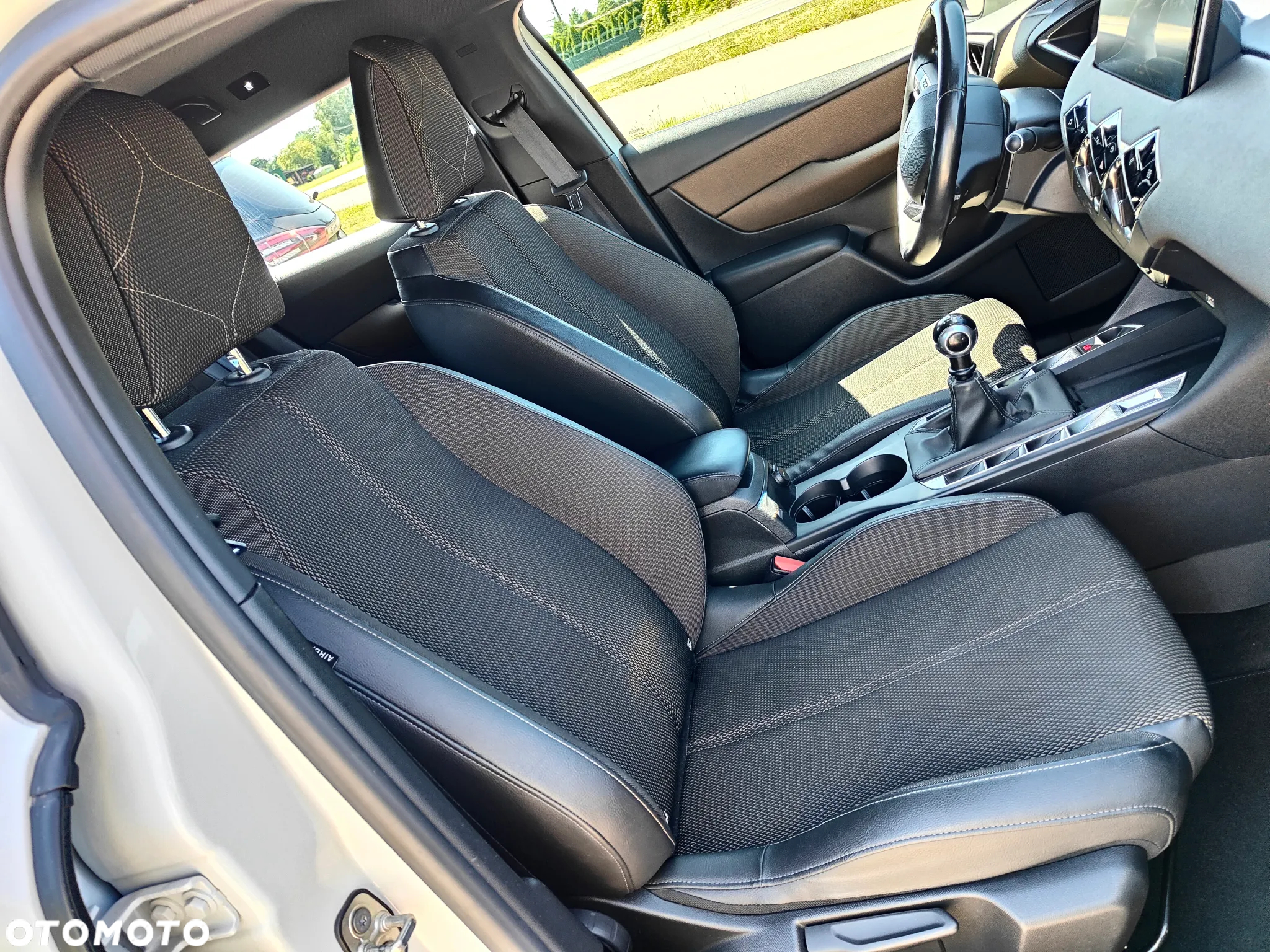 DS Automobiles DS 3 Crossback 1.2 PureTech So Chic - 19