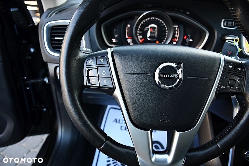 Volvo V40 Cross Country D2 Momentum - 17