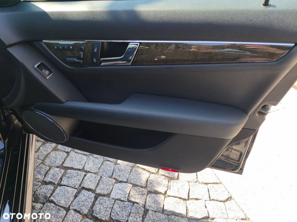 Mercedes-Benz Klasa C 63 AMG - 24