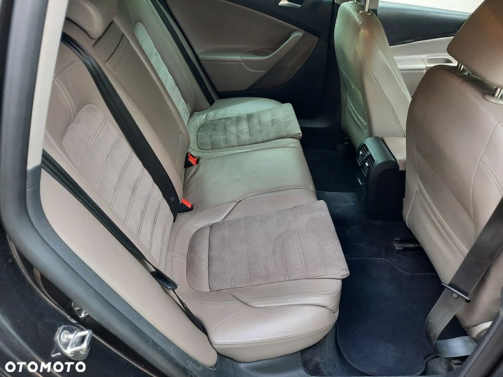 Volkswagen Passat 2.0 TDI DPF R-Line Edition Plus - 15