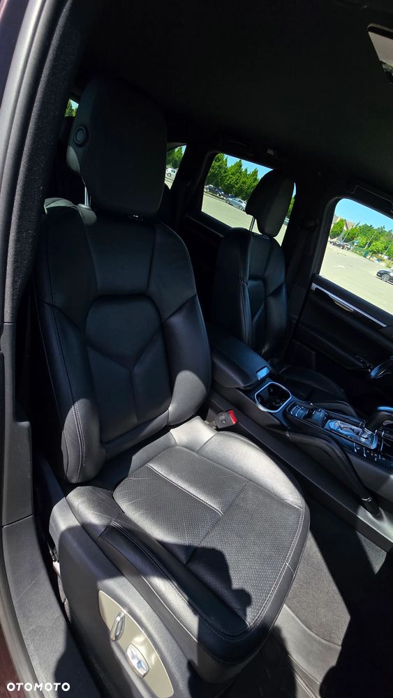 Porsche Cayenne Diesel Platinum Edition - 16