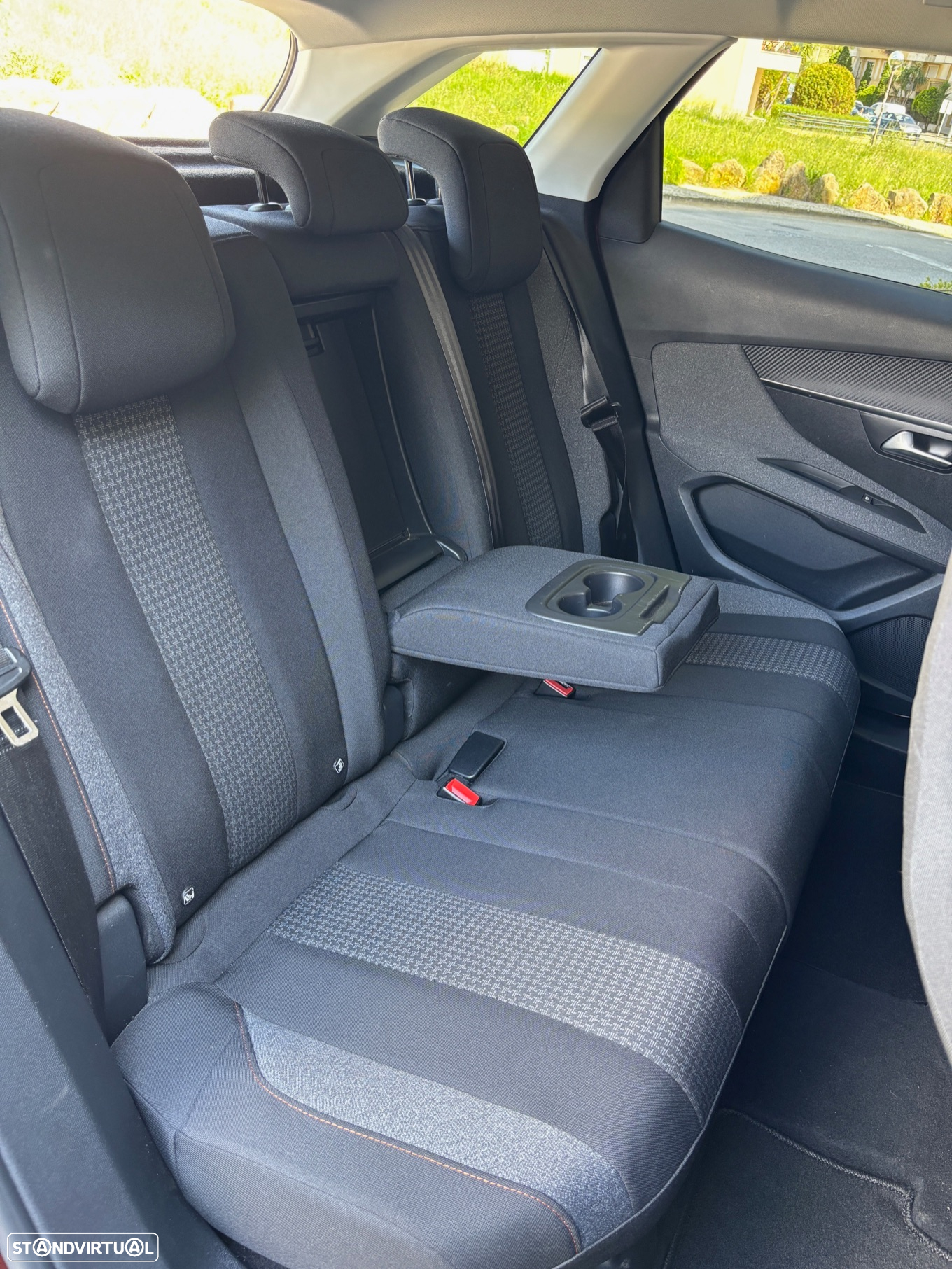 Peugeot 3008 1.2 PureTech Allure EAT8 - 14