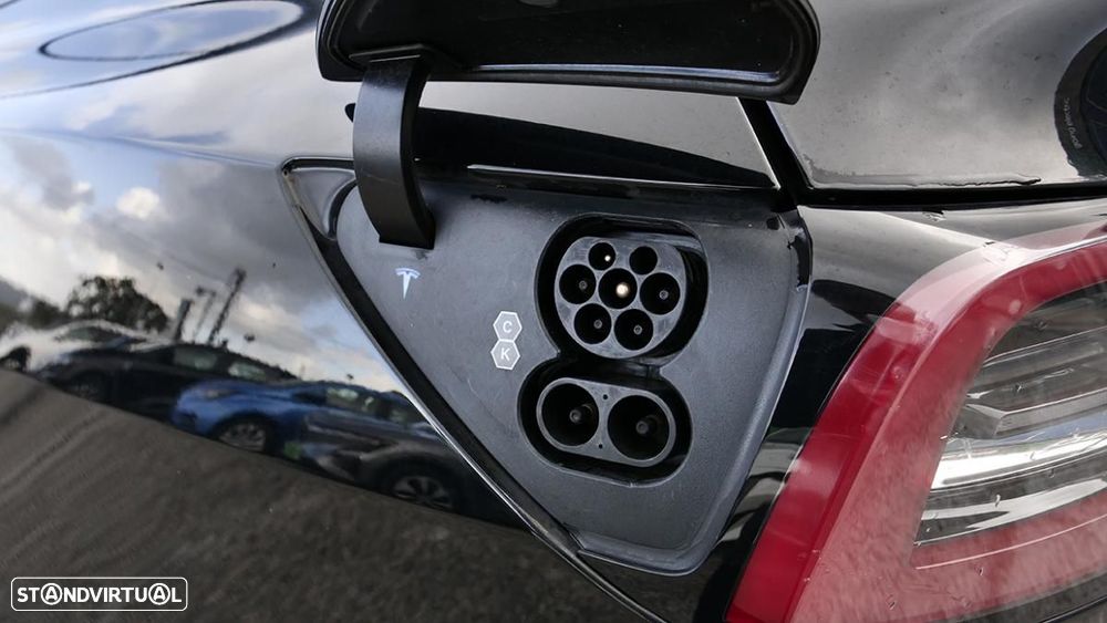 Tesla Model Y Long Range Dual Motor AWD - 16