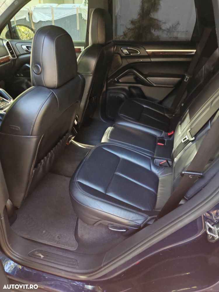 Porsche Cayenne 3.0 L V6 - 4