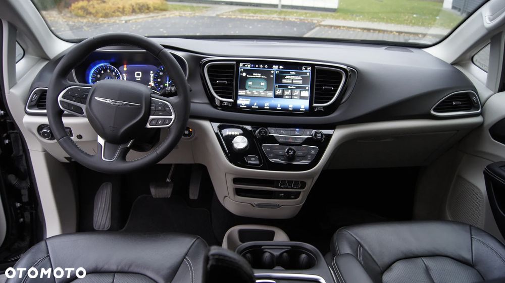 Chrysler Pacifica - 15