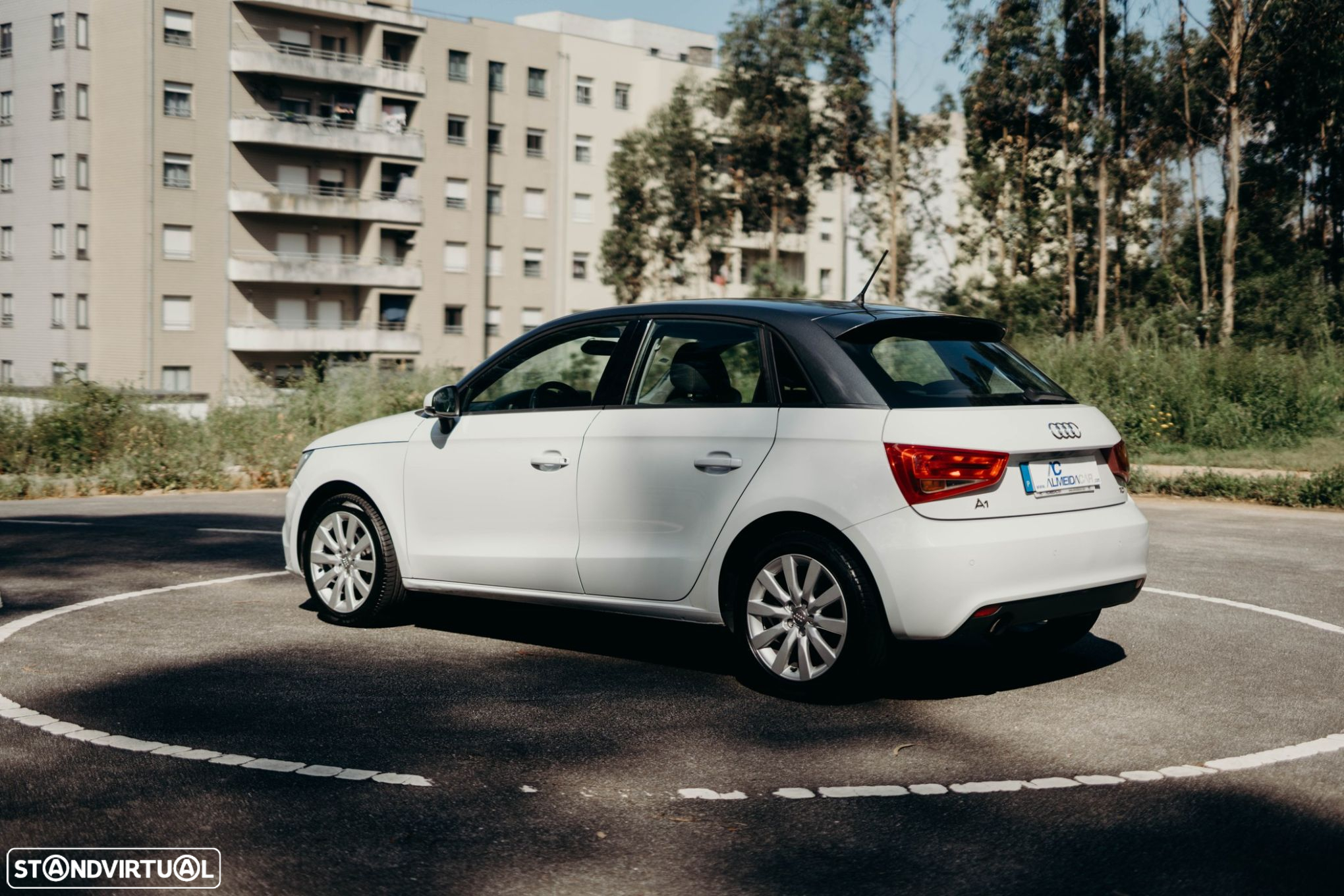 Audi A1 Sportback 1.6 TDI Advance - 4
