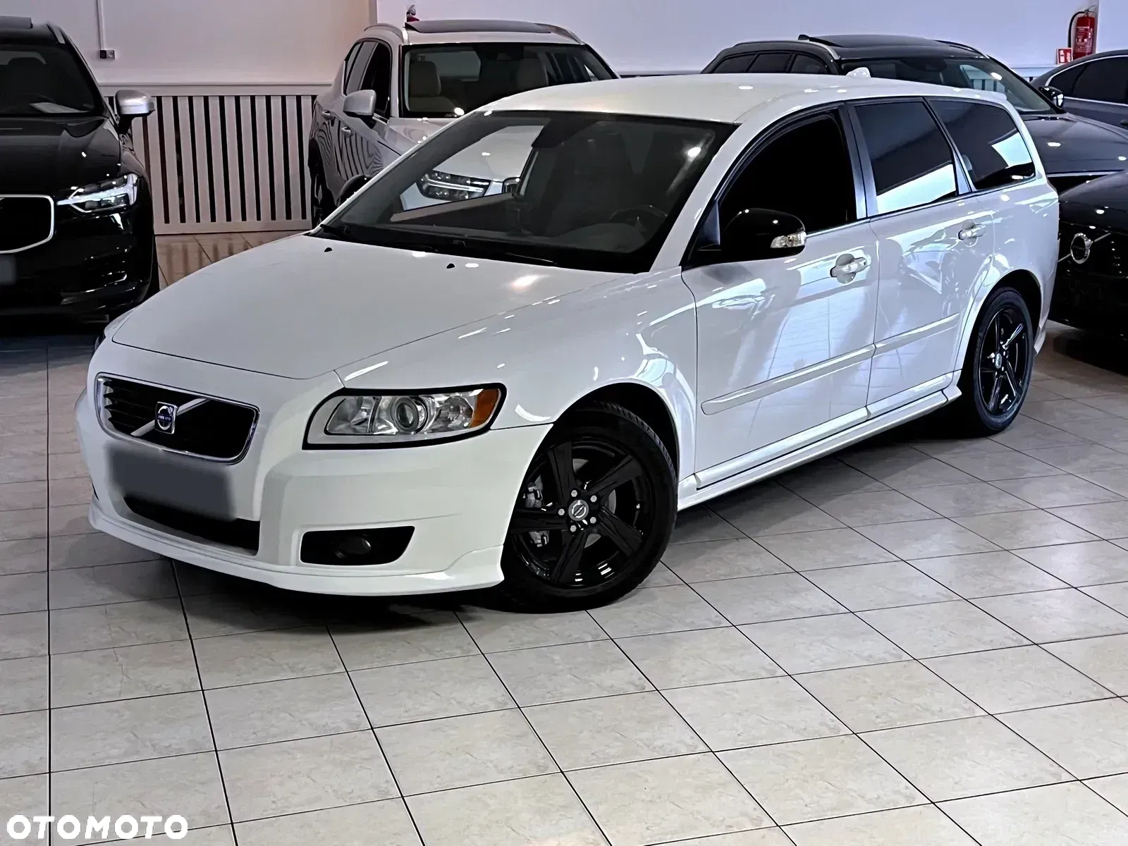Volvo V50 D2 R-Design - 9