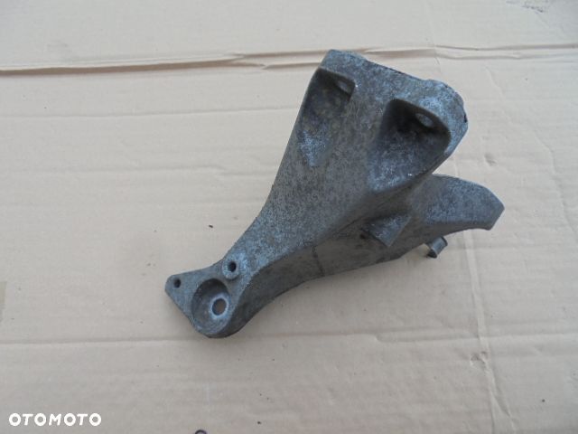 łapa silnika prawa bmw e90 e91 316d 318d 320d e81 e87 116d 118d 120d - 1