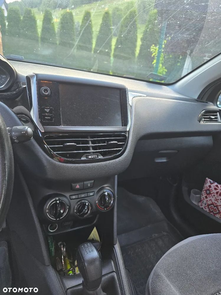 Peugeot 208 - 7
